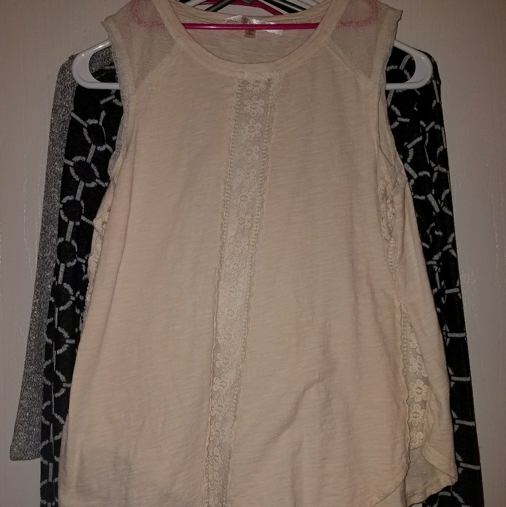 Fun2fun size large sleeveless top